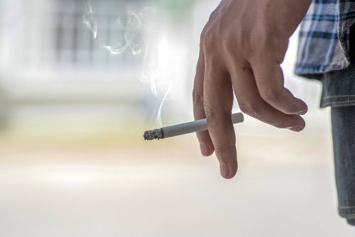 Miss Manners: Dinner guest’s indignation at another’s smoking habit comes off as rude