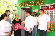 Reciben 62 familias de Comalcalco viviendas dignas que transforman sus vidas