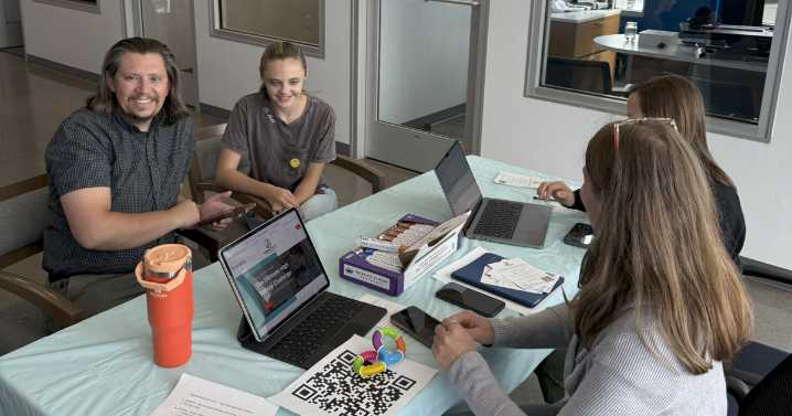 Burley freshman can earn $1,000 if they stay off social media until senior year