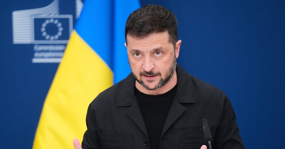 Zelenski llega a EU para negociar con Trump