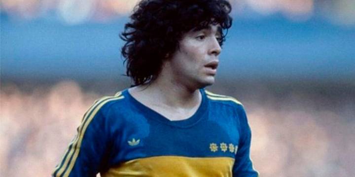 Eligieron una icónica camiseta que usó Maradona en Boca como “la más linda de la historia”: las casacas finalistas