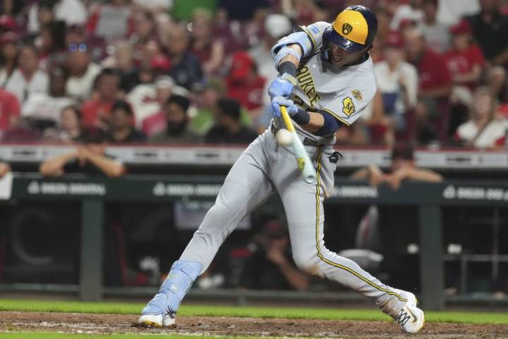 Yelich hits 2 HRs as MLB-best Brewers rally past Reds 10-8, tie club record with 13th straight win