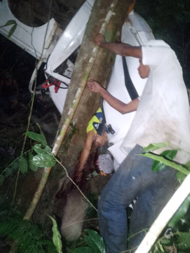 Tres muertos al caer una camioneta por un barranco de Choroní