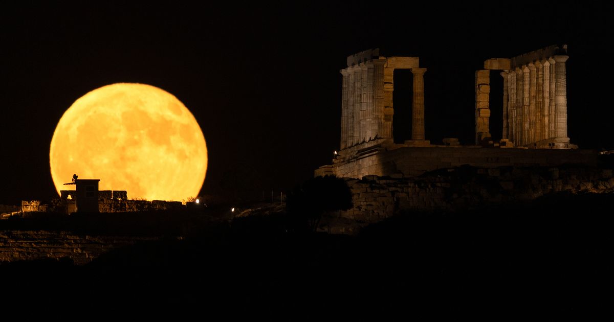 Sturgeon Moon: Pictures show rare full moon light up skies this weekend