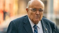 Internan al exalcalde neoyorkino Rudy Giuliani por fractura y lesiones en un accidente automovilístico
