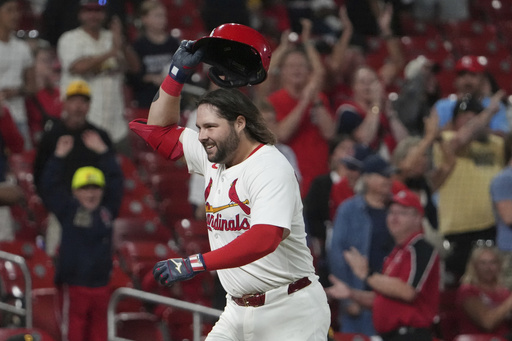 Burleson aporta jonrón decisivo y Cardenales superan 7