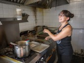 Holly’s Hot Chicken in Hintonburg returns to pop