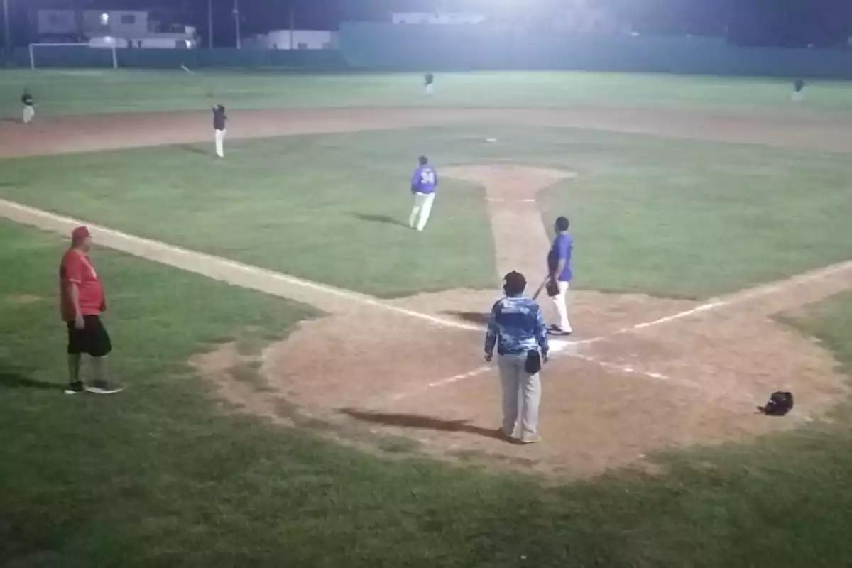 Laguneros se impone por 12-10 a Bilder en la segunda jornada del torneo de softbol mixto en Sabancuy