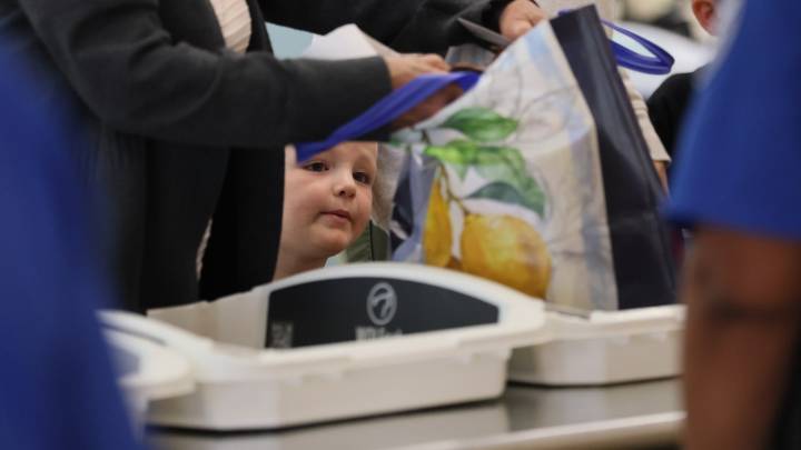 TSA sets record straight on security checks after traveler ‘left with mysterious white gift’ after airport inspection