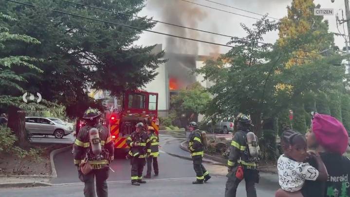 Fire that displaced about 60 people in Shoreline under investigation
