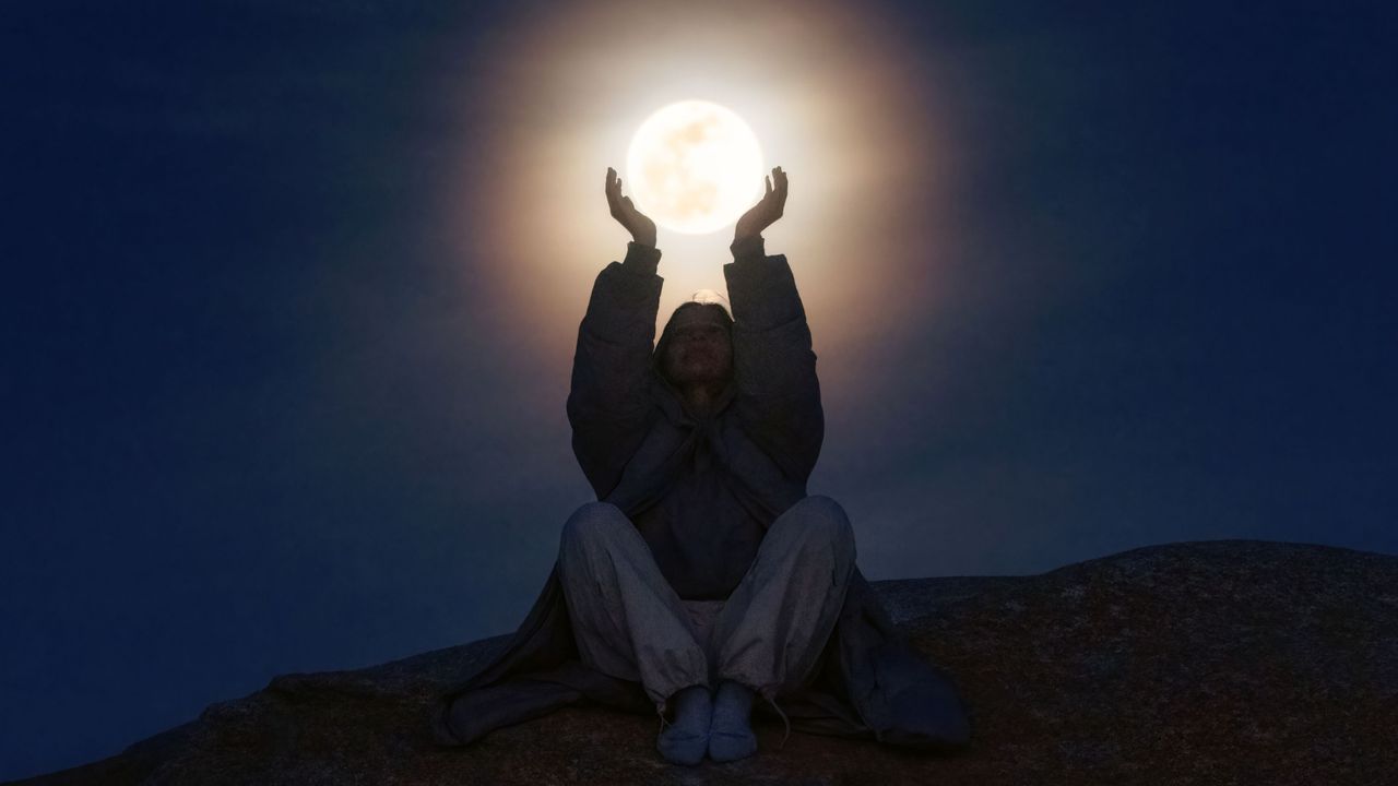 Luna Llena del Esturión del 9 de agosto de 2025: lo que NO y SÍ debes hacer para tener abundancia