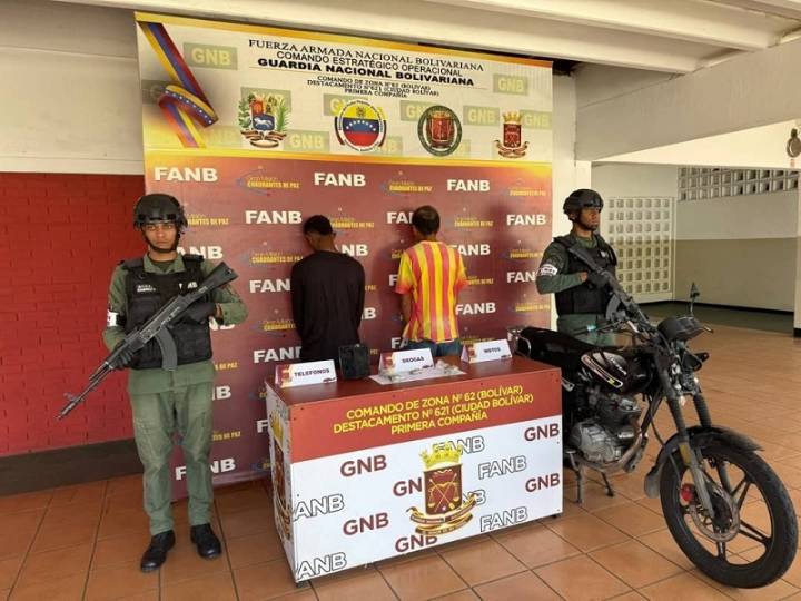 Detenidos dos individuos por posesión de drogas en Bolívar