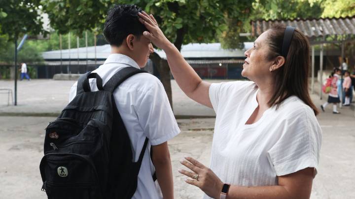 Bukele impone "dictadura" en los colegios para evitar que sean nidos de "pandilleros"