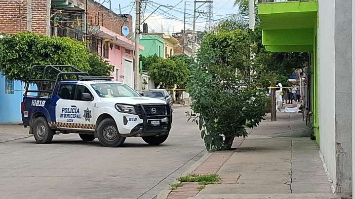 HOMBRE MATA A SU EX PAREJA Y DESPUÉS SE DESVIVE EN LEÓN