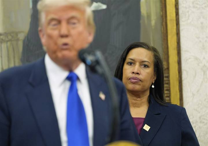 D.C. Mayor Bowser walks delicate line with Trump, reflecting the city's precarious position