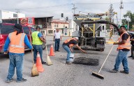 Retoma actividades la máquina de bacheo; registran 35 por ciento de avance