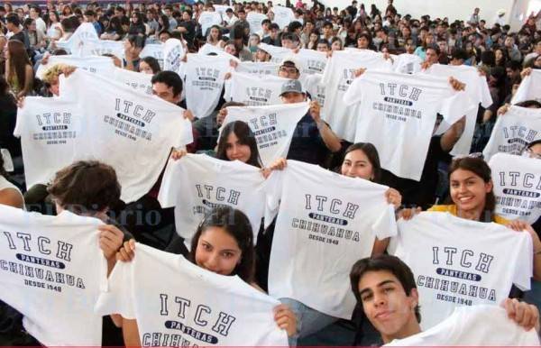 Video.- Alumnos de nuevo ingreso del ITCH se ponen la camiseta