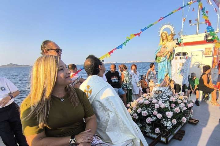 Los Nietos celebró la Solemnidad de la Asunción con su tradicional procesión marítima  