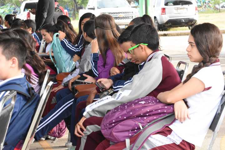 Aumentan problemas visuales en niños por tecnologías