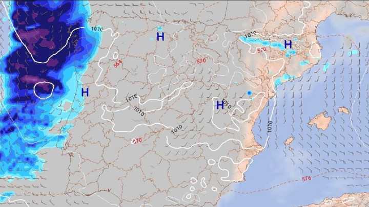 Malas y buenas noticias desde el cielo para los incendios en Galicia: vuelve el calor y detrás llega la lluvia