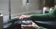 Anuncian corte de agua de 36 horas por construcción de nueva estación del teleférico de Santiago: ¿A qué sectores afectará?