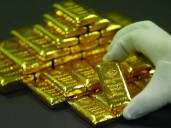 Gold prices decline in international, local market