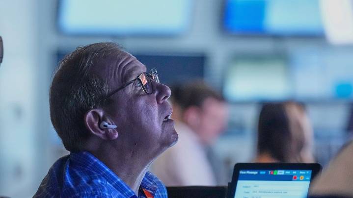 Wall Street steadies after Nvidia, Palantir and other AI stars trim their losses