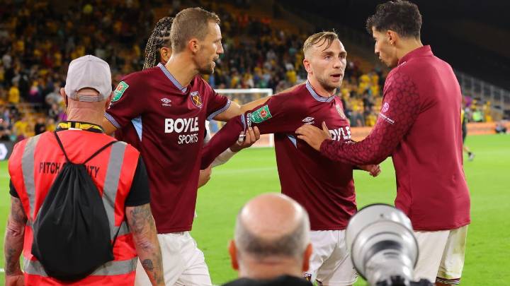 West Ham's Jarrod Bowen sorry for angry clash with fans