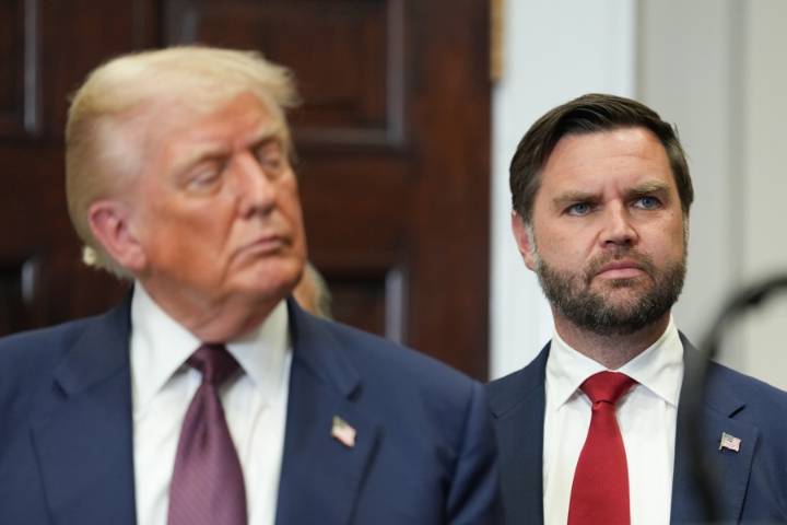 Trump señala que JD Vance "probablemente" será su sucesor como candidato republicano
