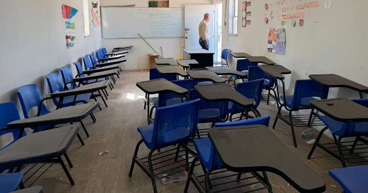 Seguirán en aulas móviles, estudiantes de secundaria en Riberas