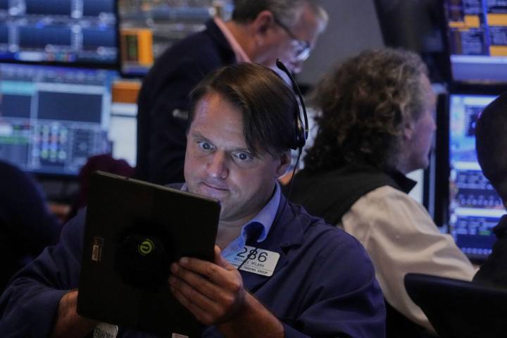 Wall Street edges lower in its final moves ahead of a speech by the Federal Reserve’s head