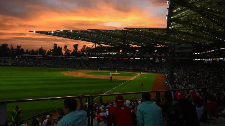 Menor recibe pelotazo en juego de los Diablos Rojos del México