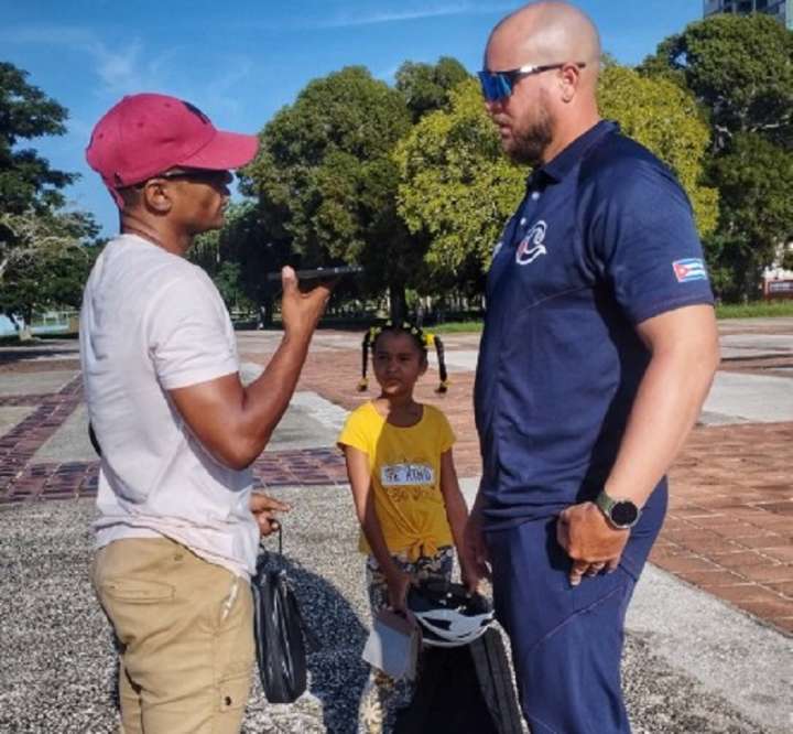 Estelar lanzador profesional cubano reafirma disposición al Clásico