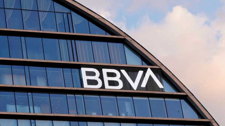 BBVA sigue adelante con la OPA a Banco Sabadell pese a la venta de su filial británica