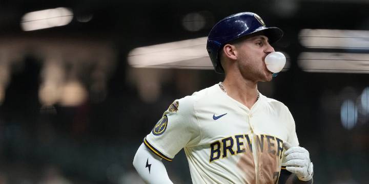 Turang’s leadoff homer lifts Brewers over Pirates for 10th straight win