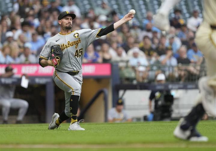 Pirates move Andrew Heaney to bullpen for remainder of season
