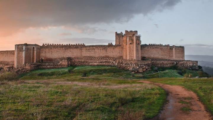 El planazo gratis que no puedes perderte en un castillo de Toledo del siglo XII: visita, música y cata de vinos