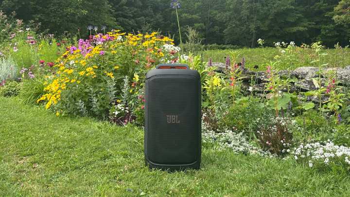 The JBL PartyBox 520 speaker powered my wedding week