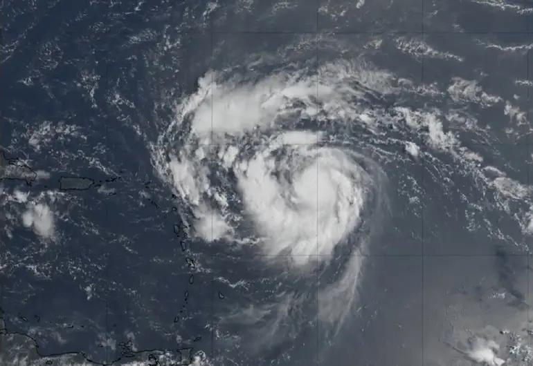 Erin alcanza categoría de huracán en el Atlántico, el primero de la temporada