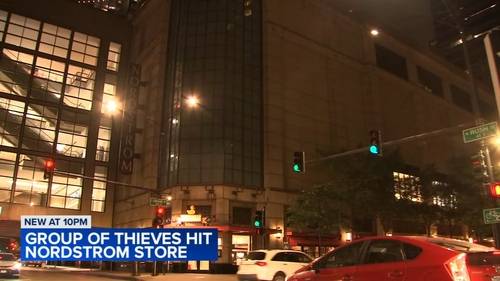 Chicago crime: Group of thieves target Nordstrom on East Grand Avenue in River North, police say