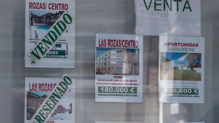 La compraventa de viviendas encadena un año al alza con un repunte del 17,9% en junio