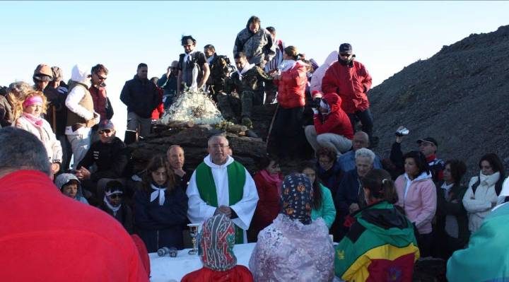 La procesión alpina a 3.239 metros en Monachil, Granada: "Es un día muy emotivo"