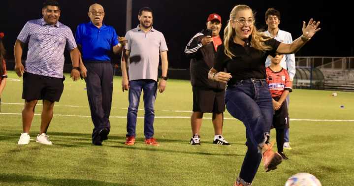 Inauguran un campo de fútbol en Ponce