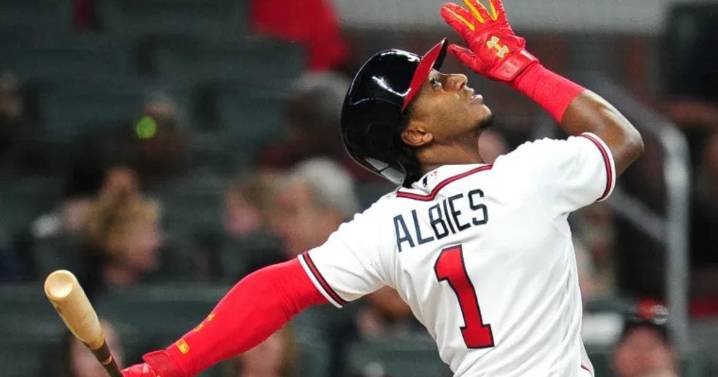 Ozzie Albies brilla en paliza de los Bravos sobre los Marlins