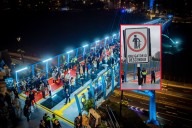 Polémica en Perú por ciclovía que obliga a los ciclistas a bajar de la bicicleta