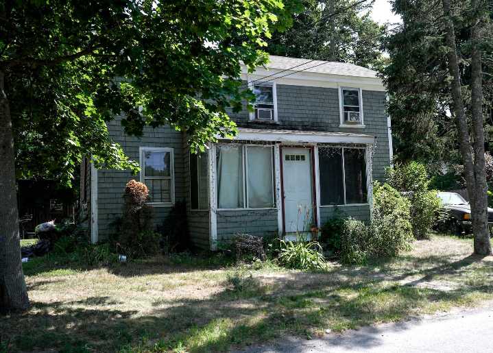Couple dead in shooting inside Raynham home. Children found unharmed.