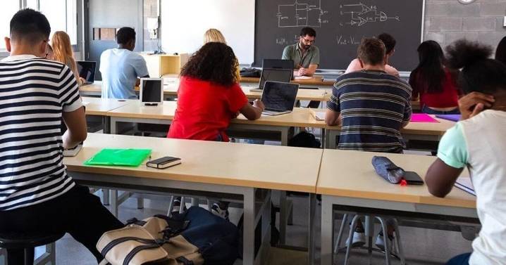 Survey: 60% of teachers used AI this year and saved up to 6 hours of work a week
