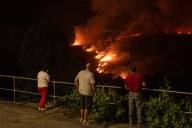 Última hora de los incendios en España, en directo | Los incendios obligan a más de 5.000 personas a pasar la noche fuera de sus casas