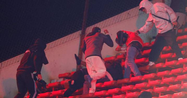 Como en ‘La Corregidora’: Suspenden el Independiente vs. U. de Chile por pelea entre aficionados (videos)