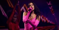 Dua Lipa celebra sus treinta años con diez días de fiesta en Ibiza